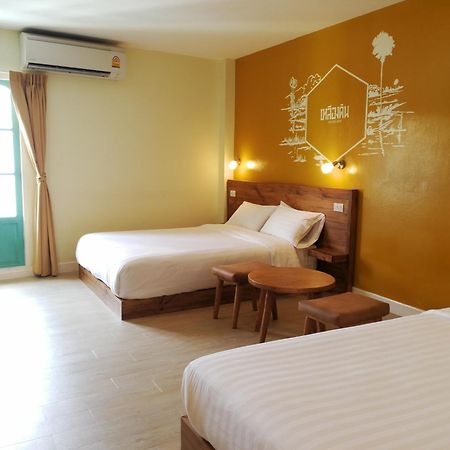 Siri Poshtel Bangkok Hostel Екстериор снимка