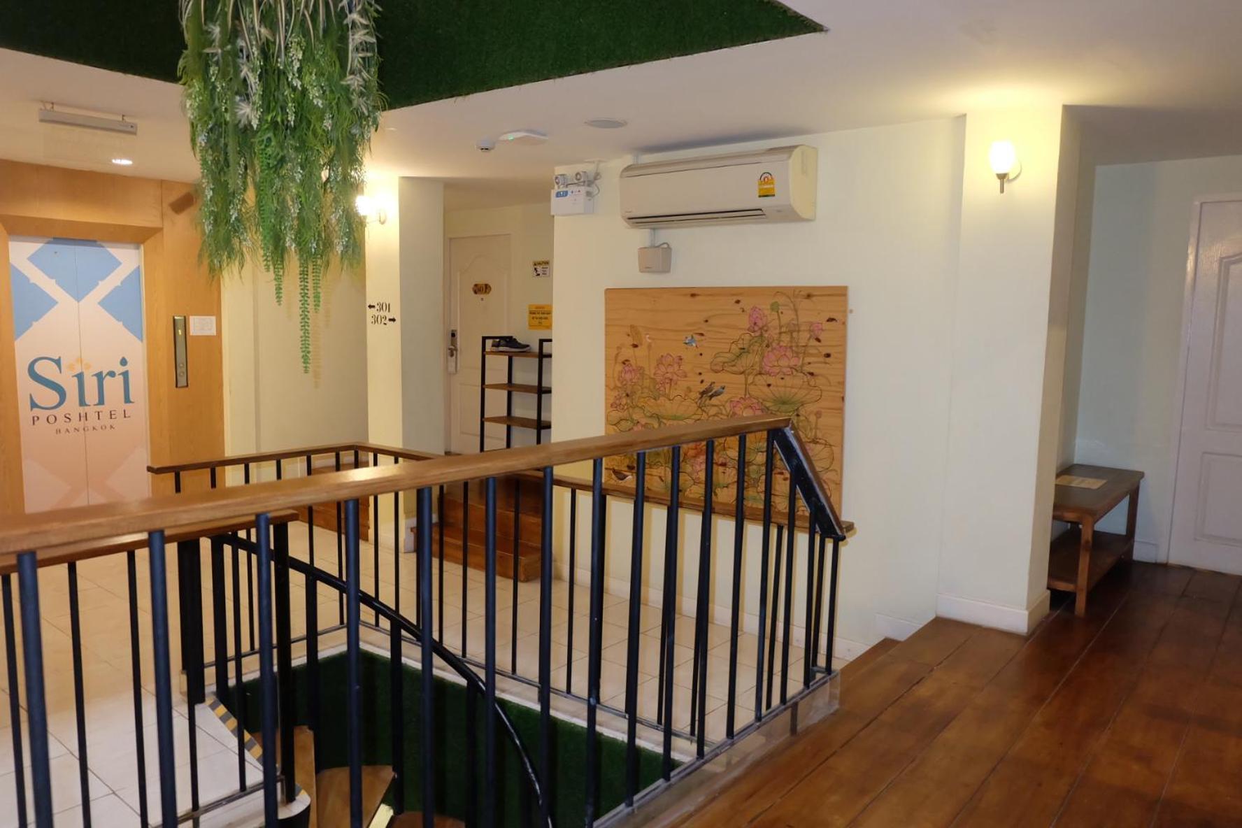 Siri Poshtel Bangkok Hostel Екстериор снимка