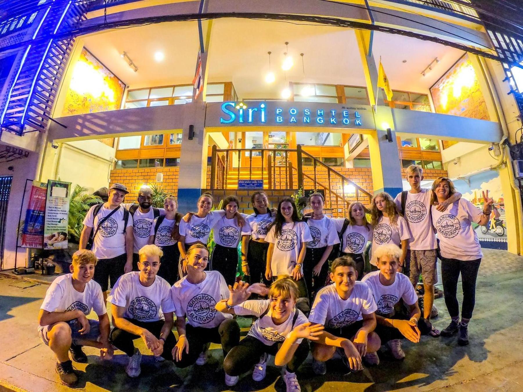 Siri Poshtel Bangkok Hostel Екстериор снимка