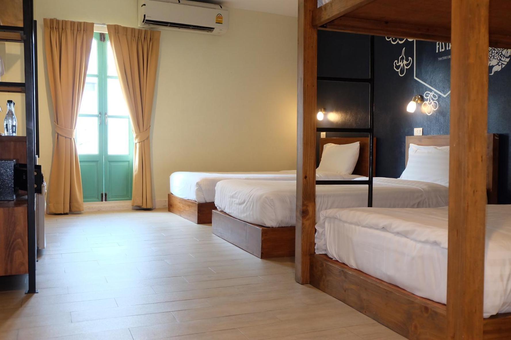 Siri Poshtel Bangkok Hostel Екстериор снимка
