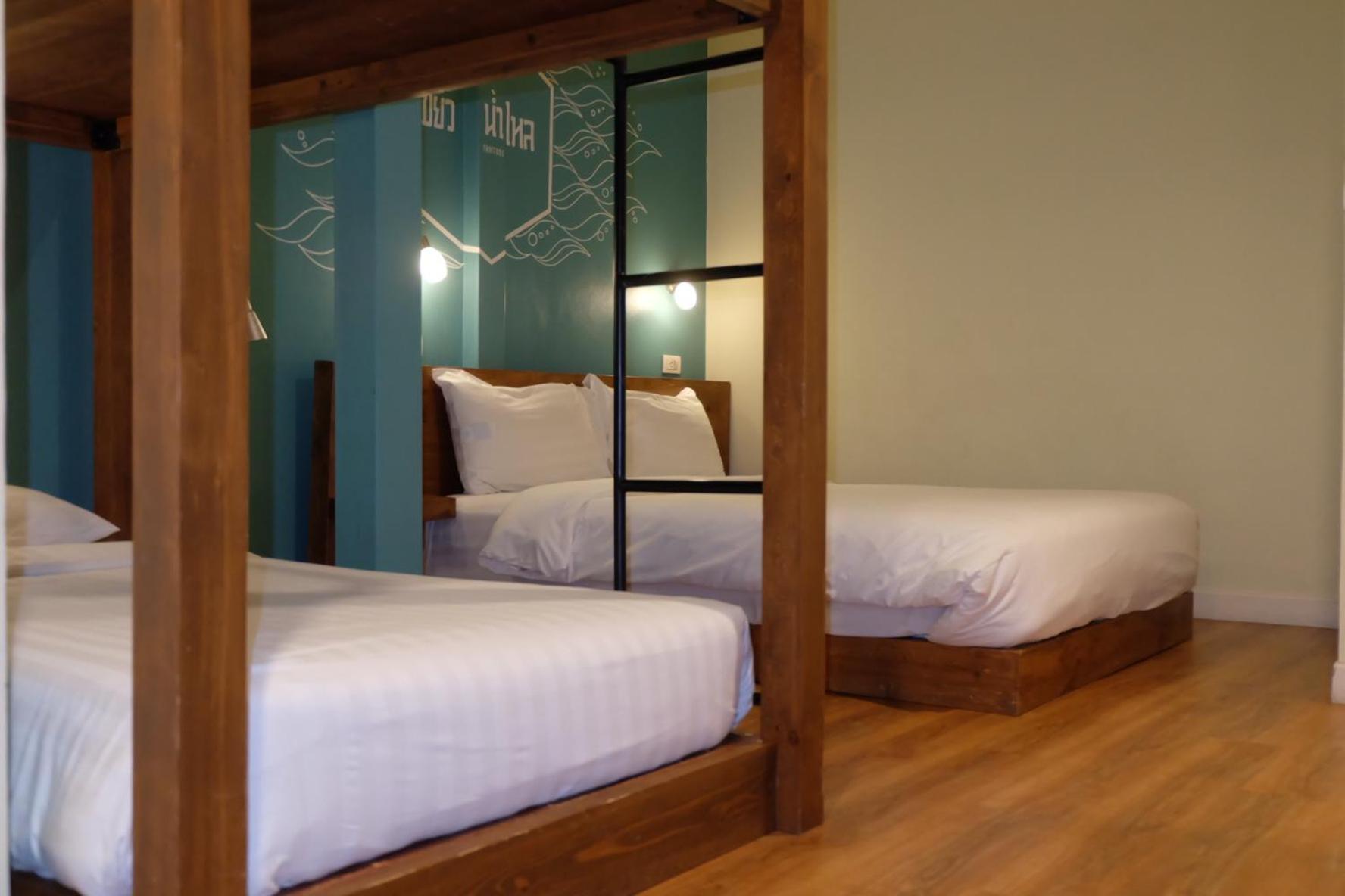 Siri Poshtel Bangkok Hostel Екстериор снимка