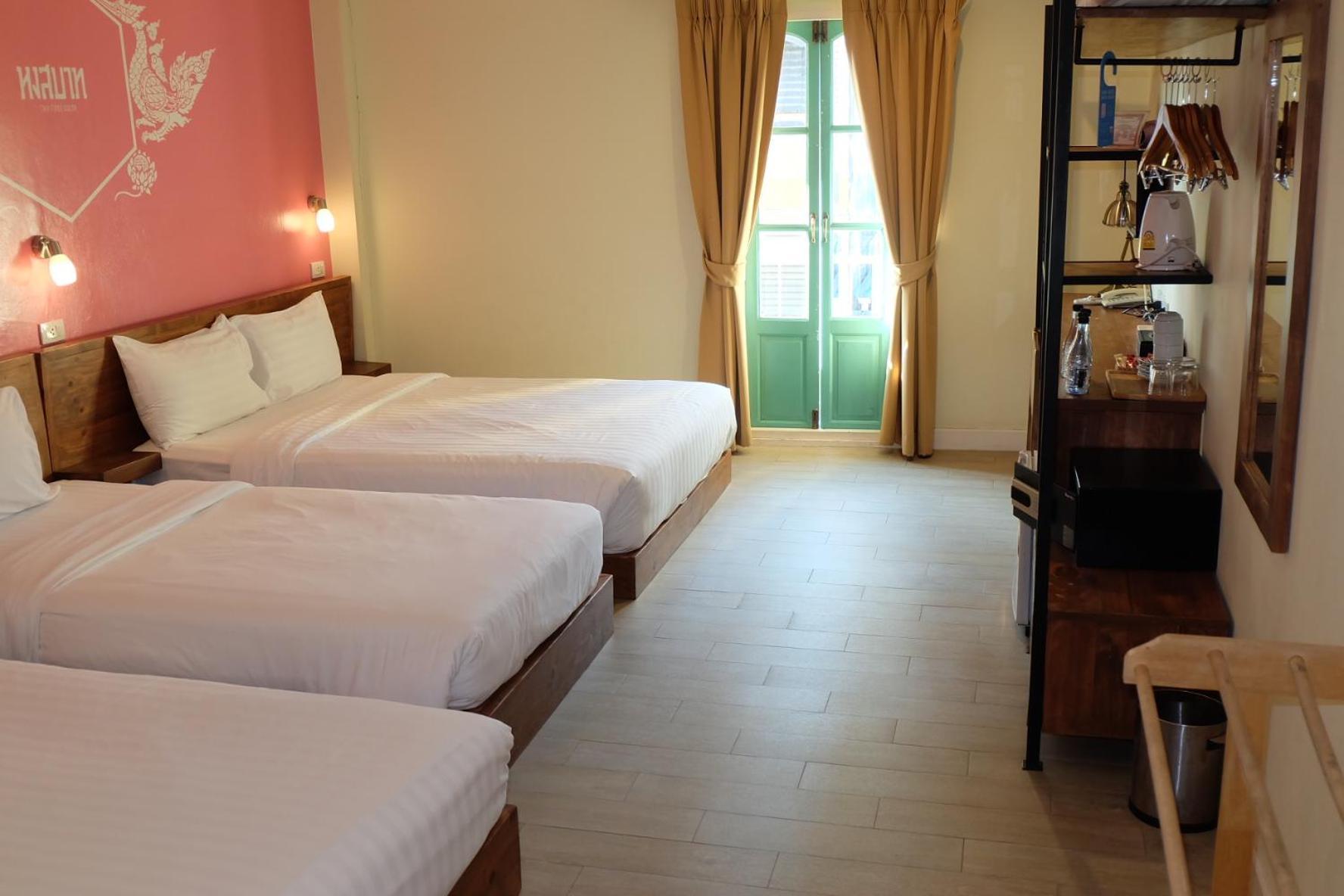 Siri Poshtel Bangkok Hostel Екстериор снимка