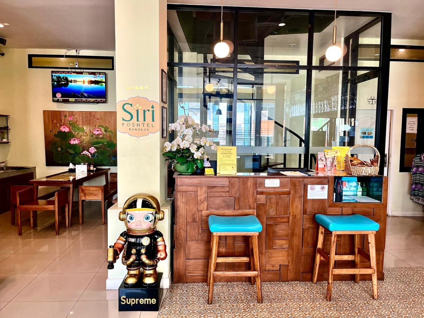Siri Poshtel Bangkok Hostel Екстериор снимка